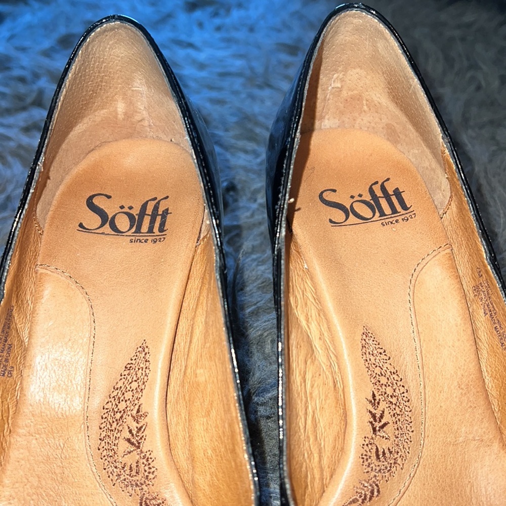 New Women's black patent leather peep told Sofft heels, size 7 - Picture 4 of 15